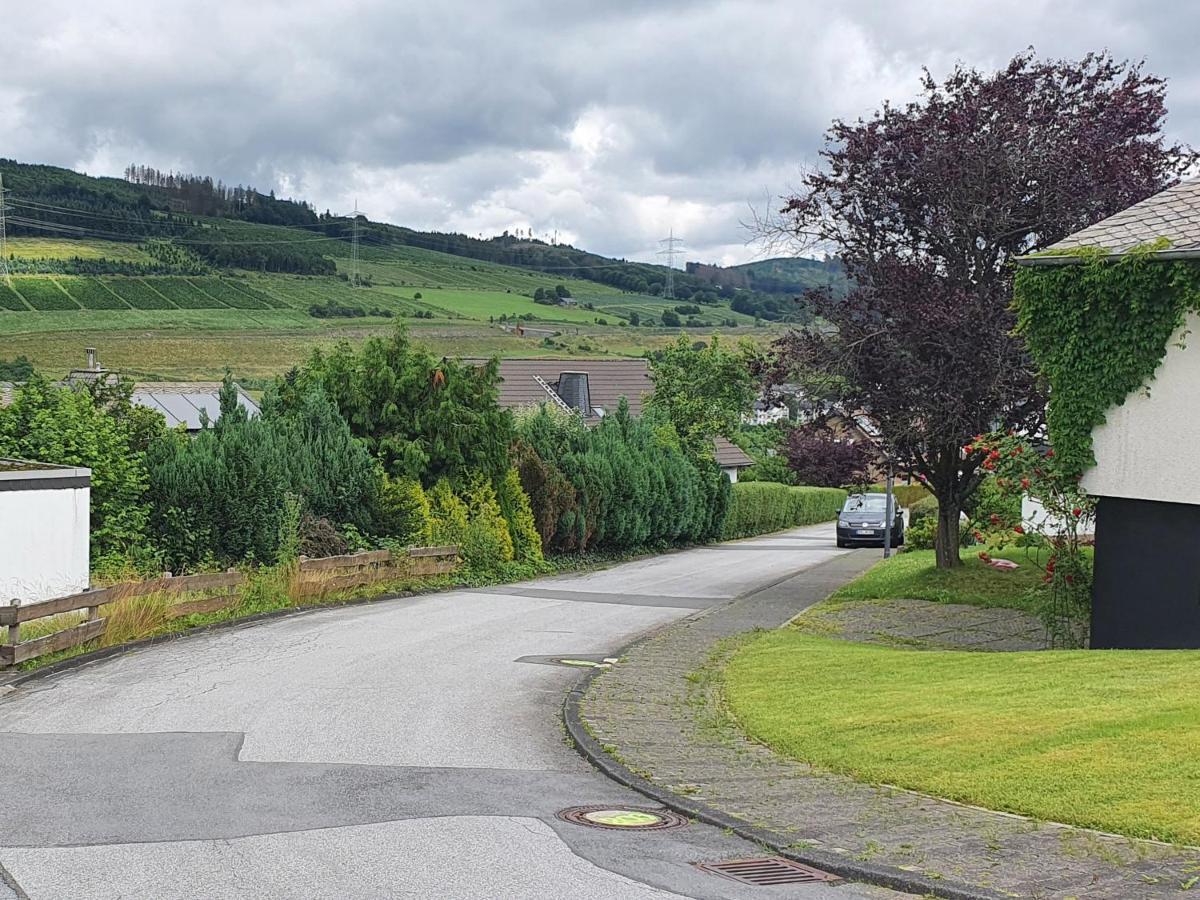 Ferienwohnungen Am Finkenweg Bestwig Buitenkant foto
