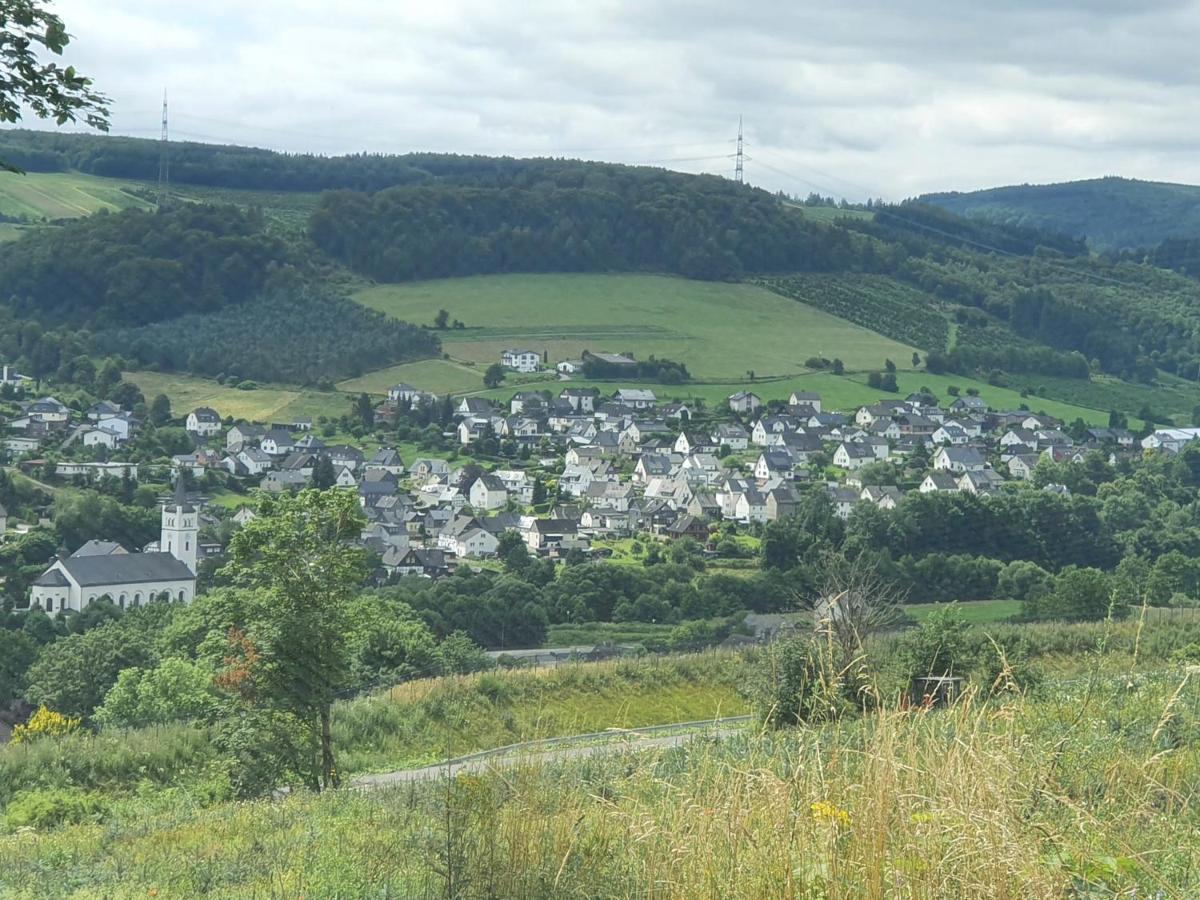 Ferienwohnungen Am Finkenweg Bestwig Buitenkant foto